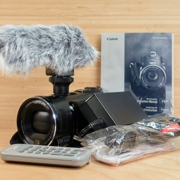 Canon VIXIA HF S10 / Full HD 1080p Camcorder / 32GB Flash / Tested / Japan - Picture 2 of 10